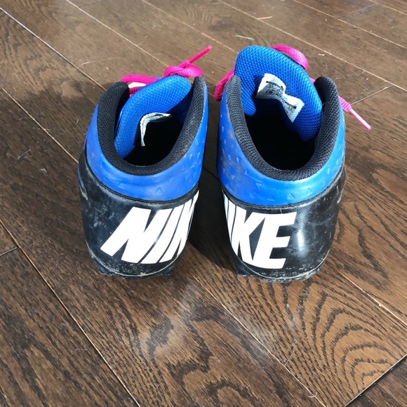 Nike Kids Cleats Size 4 - Picture 3 of 8